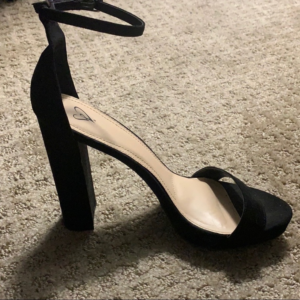 Windsor Black Heels Size 8